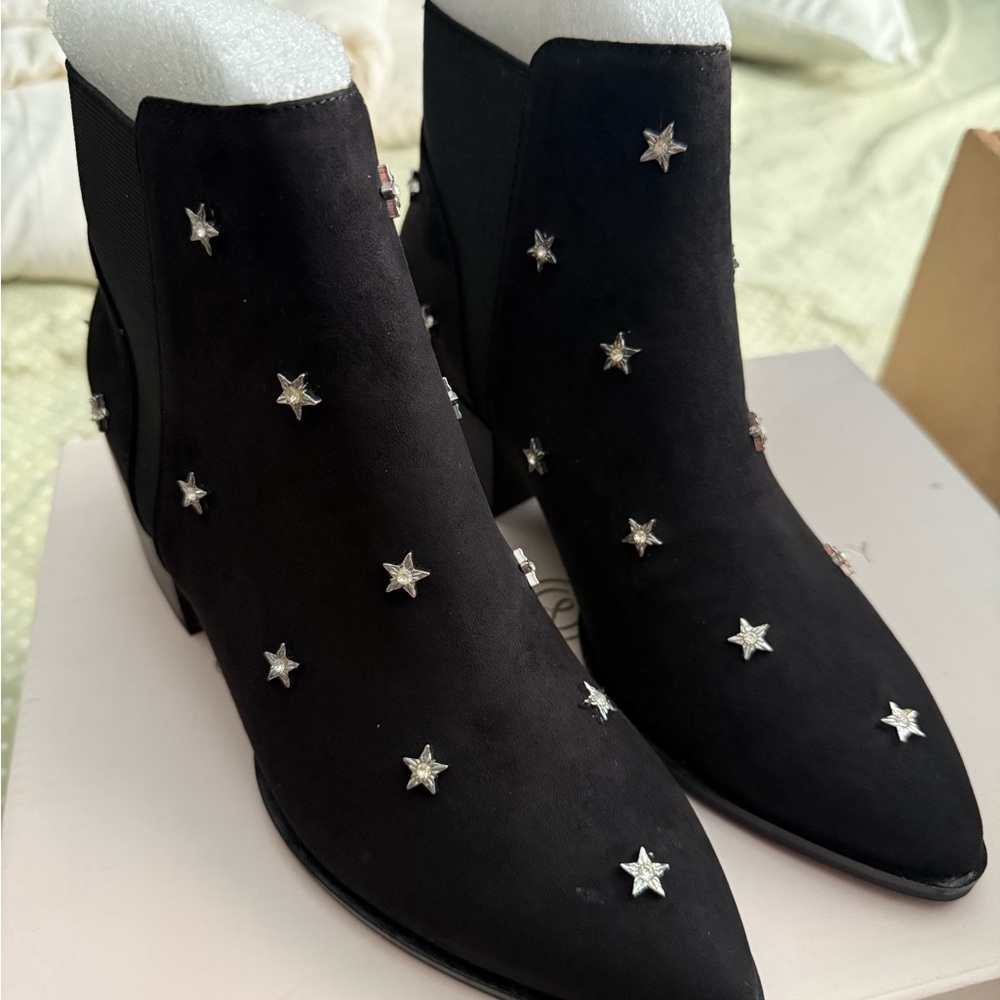 Chinese Laundry Black Ankle Boots with Star Accents Size 5.5 Never Worn